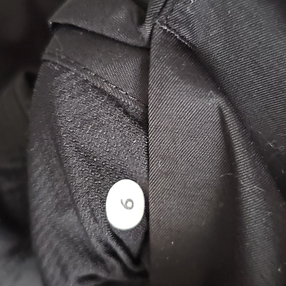 391. Lululemon Fo Drizzle Jacket - Picture 12 of 14